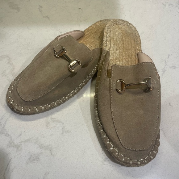 Shoes - Hand Made Slip on Tan & Cream Mule Espadrille Loafers Size 7 Like New!